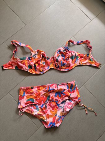 Bikini Rosa Faia Grösse 85 F/ Höschen Grösse 40 neuwertig