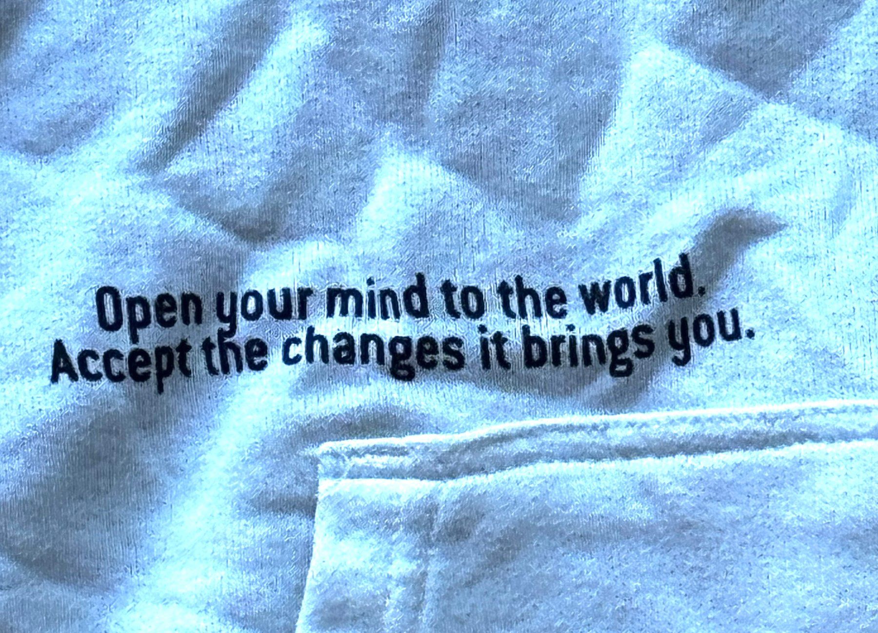 Pullover & Sweatshirts: coooler Pulli Coolmind, weiss, mit Kapuze, Grösse S – Gebraucht aus Baar von qsi2005 3