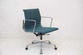 Vitra Eames Alu Chair EA117 Hopsak türkis/blau