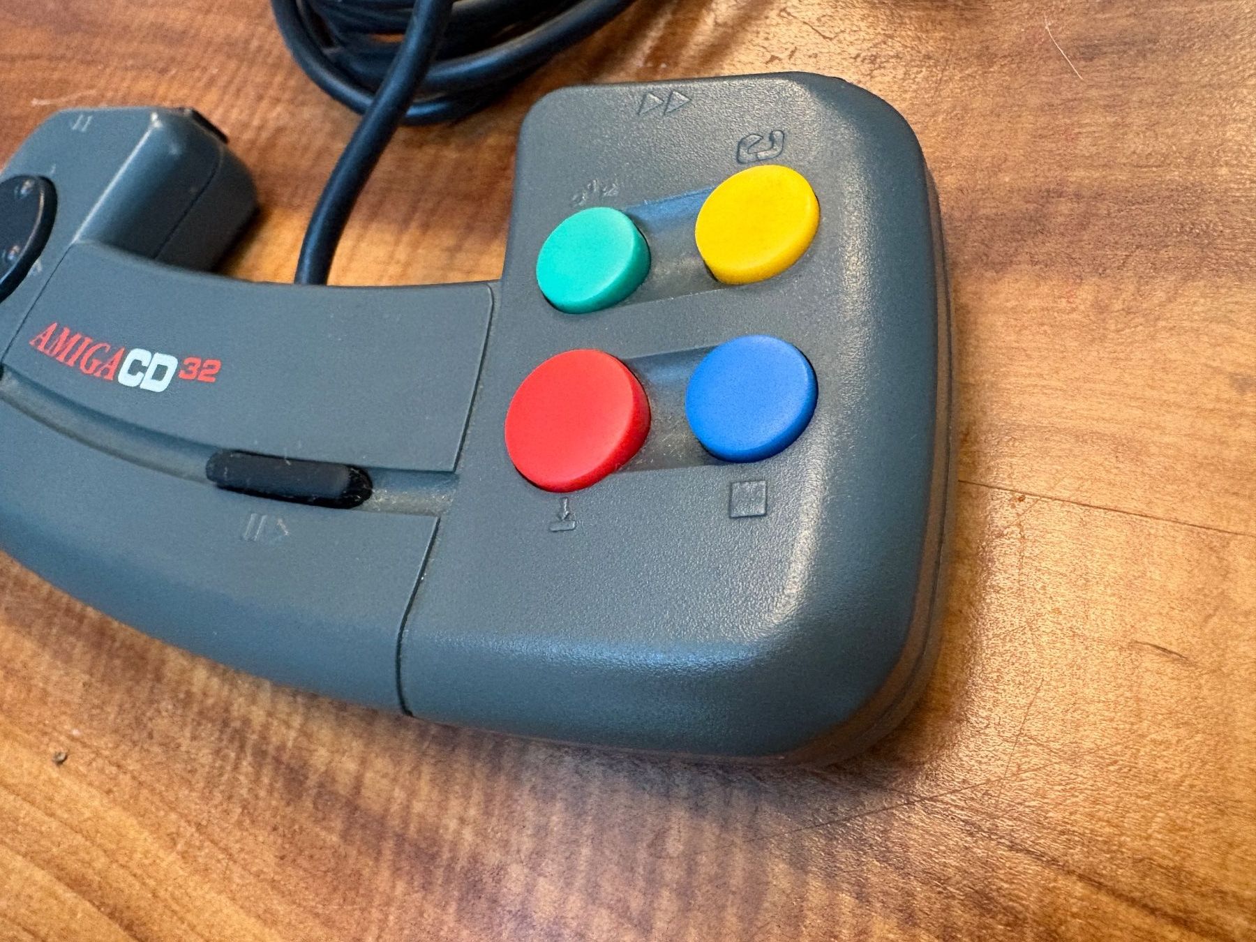 Commodore Controller: Amiga CD32 Original Controller – Gebraucht aus Niederhasli von Manuf0 1