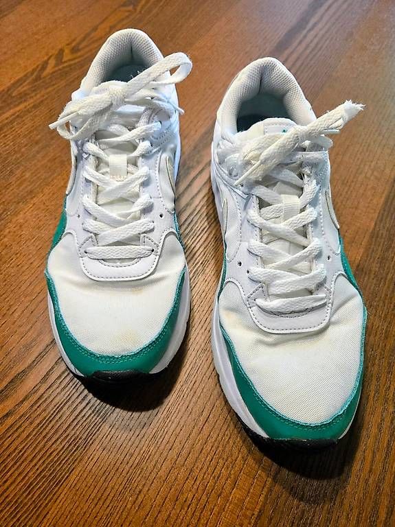 Herrenschuhe: Nike Air weiss/grün – Gebraucht aus Wettingen von littlefoot1 1