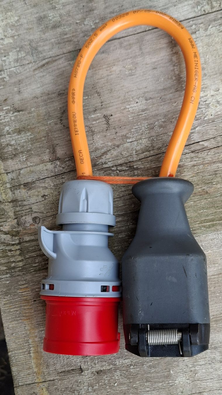 Cavi: Adapter Stomkabel CEE16 5pol auf J15 4pol – Usato da Heiligenschwendi venduto da pasaju