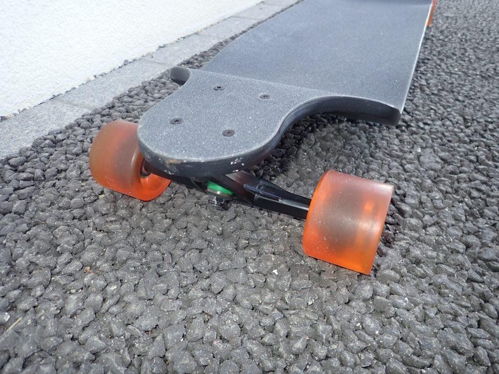 Skateboards: Longboard KTS 01 Black mit orangen Rollen – Usato da Galgenen venduto da Marc98 5