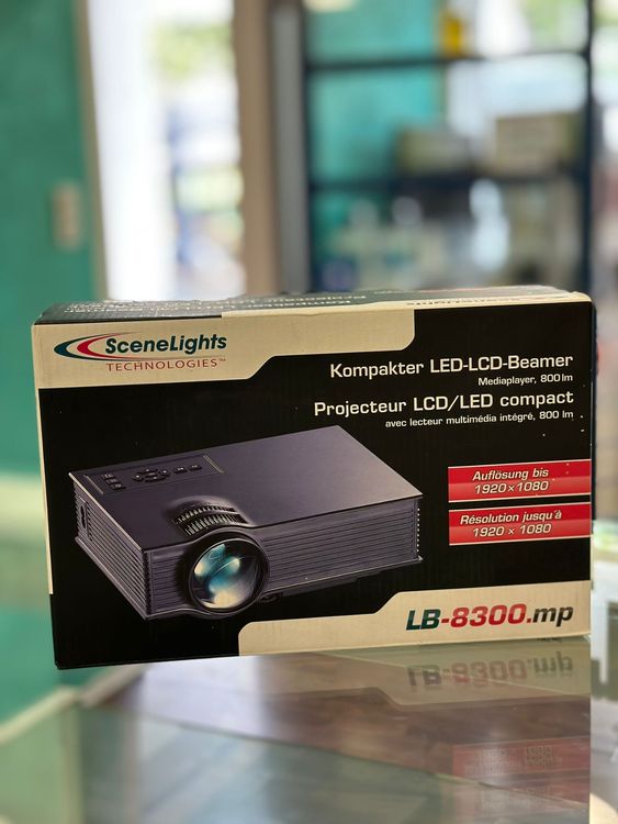 SceneLights Mini-Beamer: LED-Beamer mit Mediaplayer LB-8001.mp