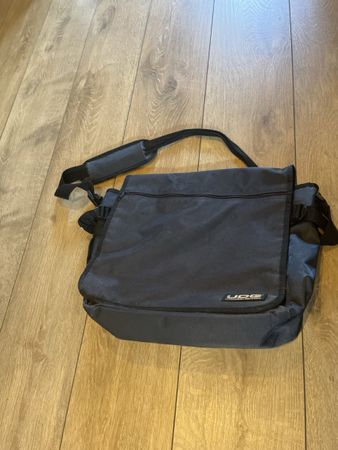 Praktische UDG platten Umhängetasche