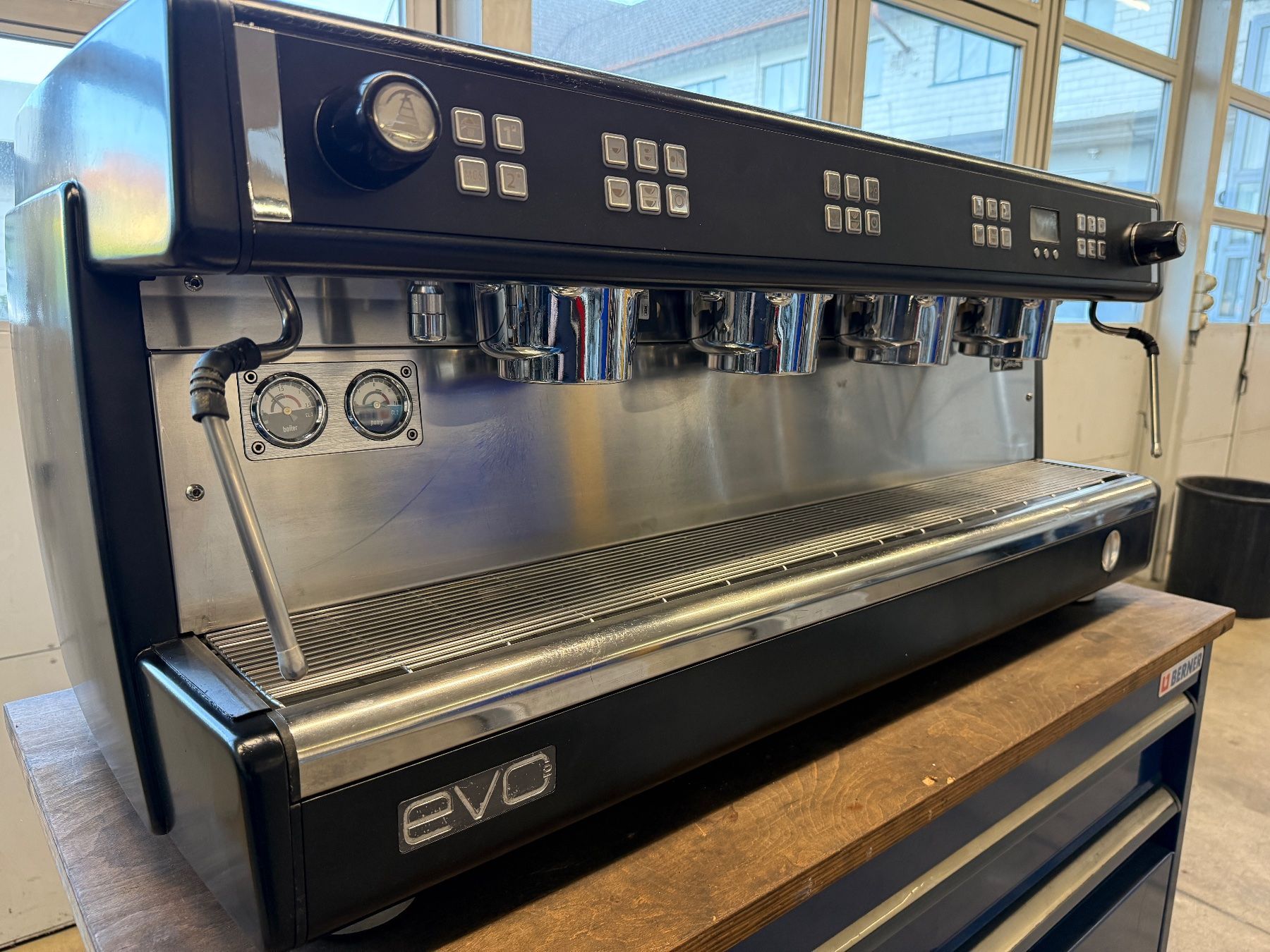 Dalla Corte Macchine per caffè & Macchine per espresso: Dalla Corte Siebträgermaschine 4-gruppig Profi – Usato da Eglisau venduto da Victory.Garagen