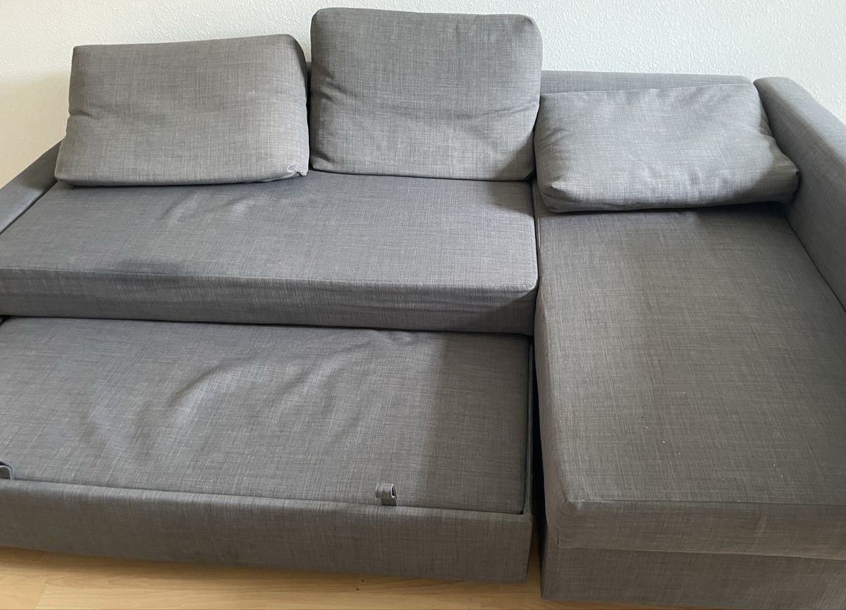 Sofas: Wohnlandschaft grau, mit Bettfunktion und Stauraum – Gebraucht aus Schaffhausen von Markusfut