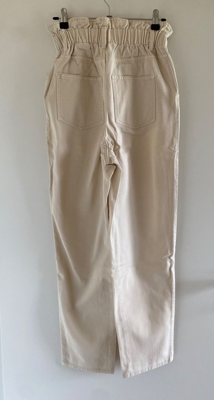 H&M Jeans: Beige Jeans mit Gummizug – Usato da Oberdiessbach venduto da cor_2nrl 1