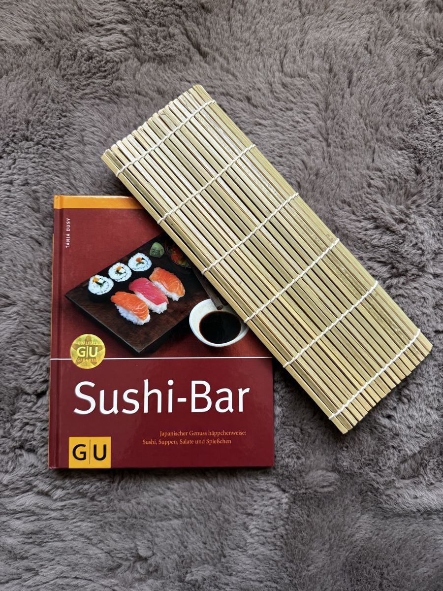 Livres: Sushi Kochbuch mit Sushimatte – D'occasion à Baden par StrangerInThisWorld