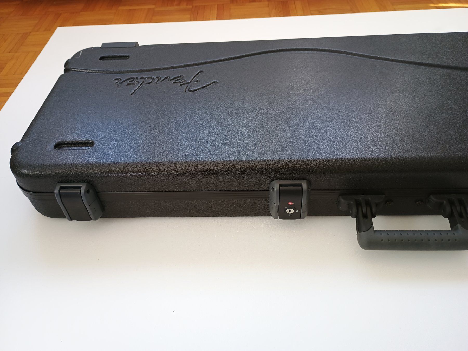 Cover & Protezioni schermo: Deluxe Case - Stratocaster/Telecaster. Neuf! – Usato da Sion venduto da zWild 3