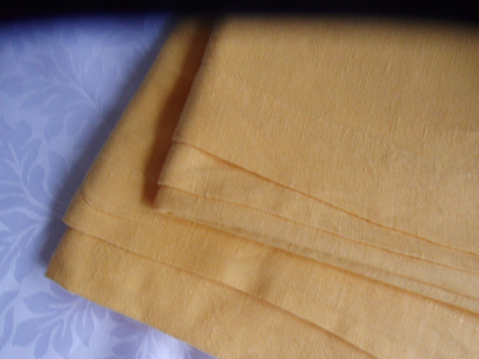 Altra biancheria da tavola: 2 Leintücher oder Tischdecken 125 cm x 160 cm, Orange – Usato da Walenstadt venduto da Pluisa 2
