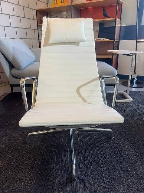 Vitra Sessel: Vitra Eames Aluminium Chair EA 124 – Gebraucht aus Zollikofen von OberliAG 2