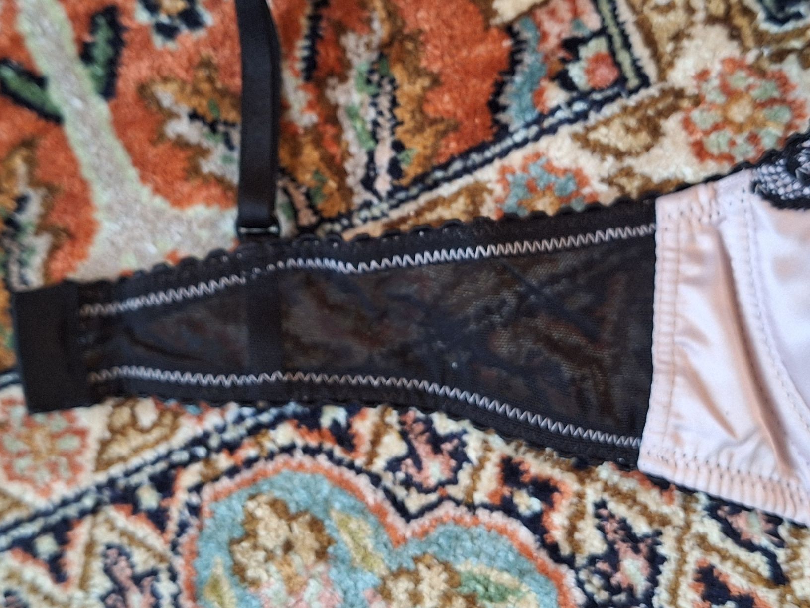 Sonstige Unterwäsche: Verspielter BH in Satin und Spitze – Gebraucht aus Rheinfelden von Cleopatra2000 2