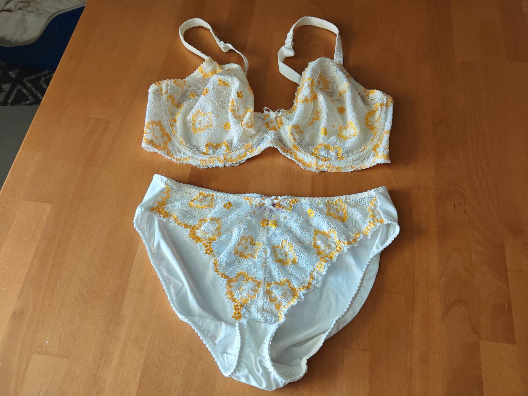 Altra biancheria intima: BH und Slip 90d und Gr.44 – Usato da Staad SG venduto da Hope80