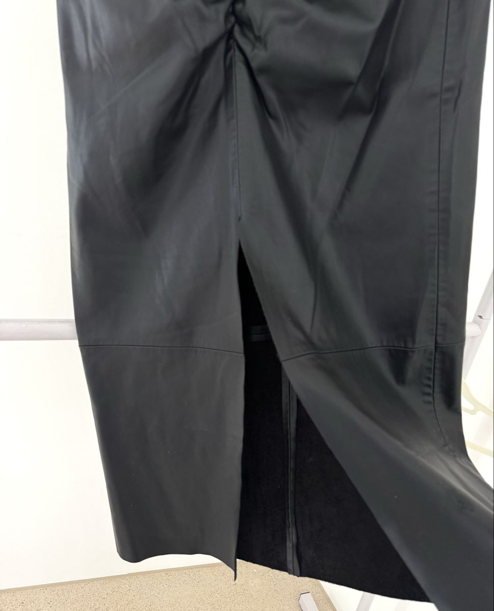Zara Gonne: Zara Kunstleder-Midirock mit Raffdetail S – Usato da Zürich venduto da di_archive 3