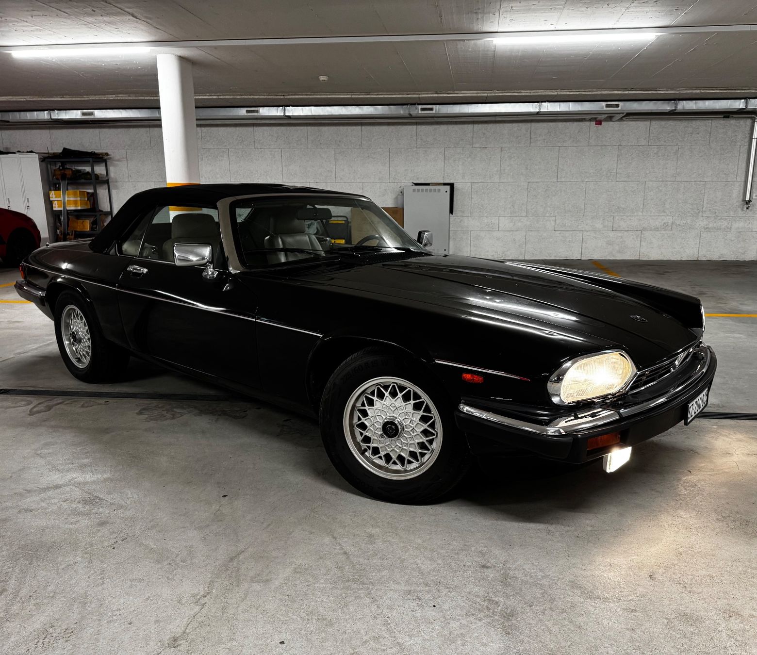 Jaguar Automobili: Jaguar XJS 5.3 V12 Cabrio 1990 mit Serviceheft – Usato da Schwyz venduto da Dreew