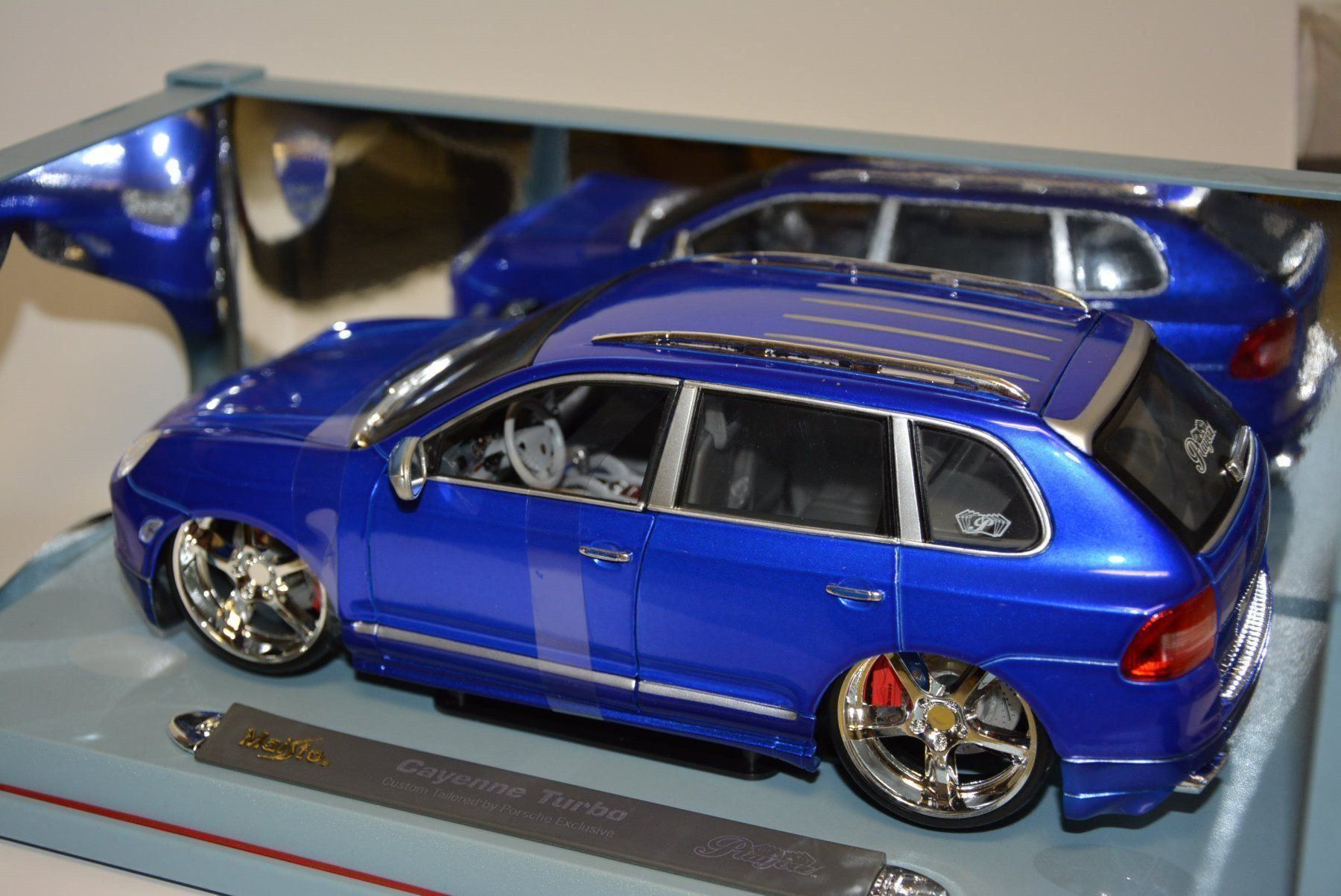 Porsche Modellautos: Porsche Cayenne Turbo  2002 , 1:18 – Neu und originalverpackt aus Goldach von Feivel9 3