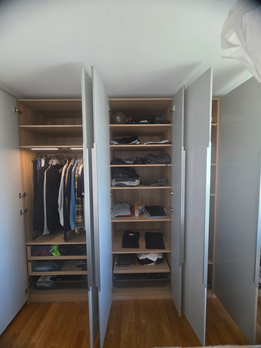 Ikea Armoires: Pax Kleiderschrank Ikea – D'occasion à Zug par Ggib 3