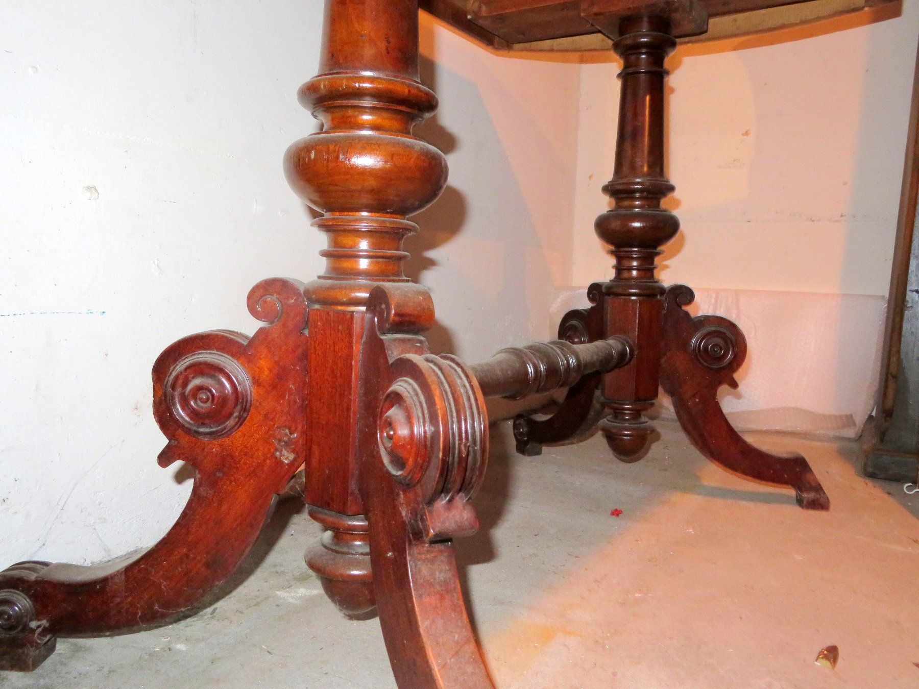 Tische: Gründerzeittisch mit abgerundeten Ecken um 1900 – Gebraucht aus Zofingen von Schekke 4