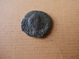 uralte Bronzemünze 15 mm     1.94 g