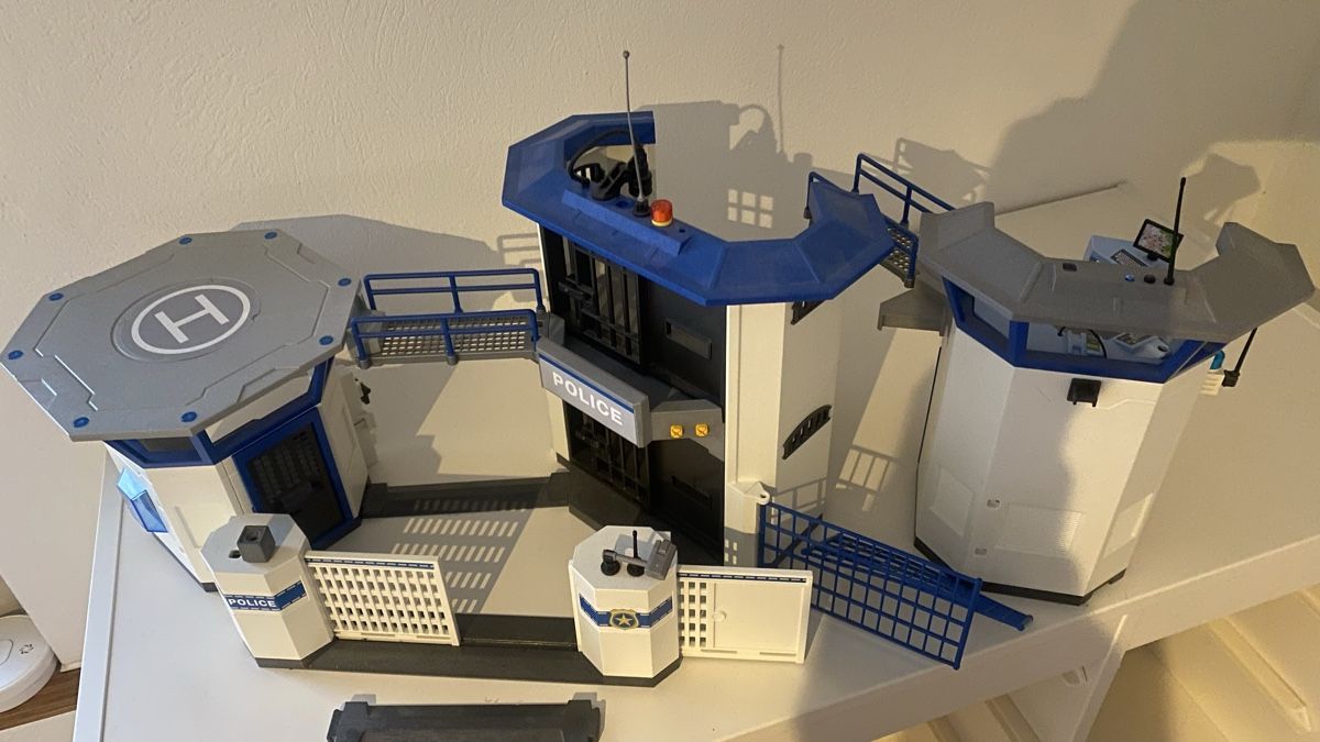 Playmobil Spielzeuge: Playmobil Polizeistation – Gebraucht aus Wauwil von Shine24 1