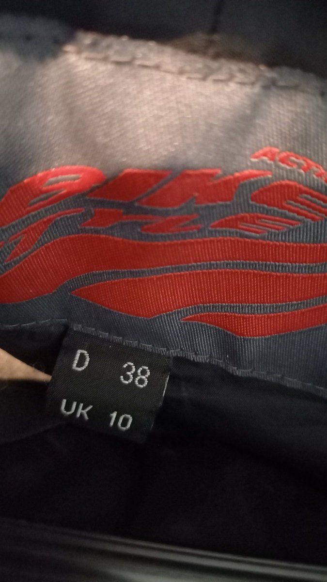 Pantaloni: Motorradhose Büse Damen Grösse 38 mit Protektoren – Usato da Murten venduto da Cheri23 4