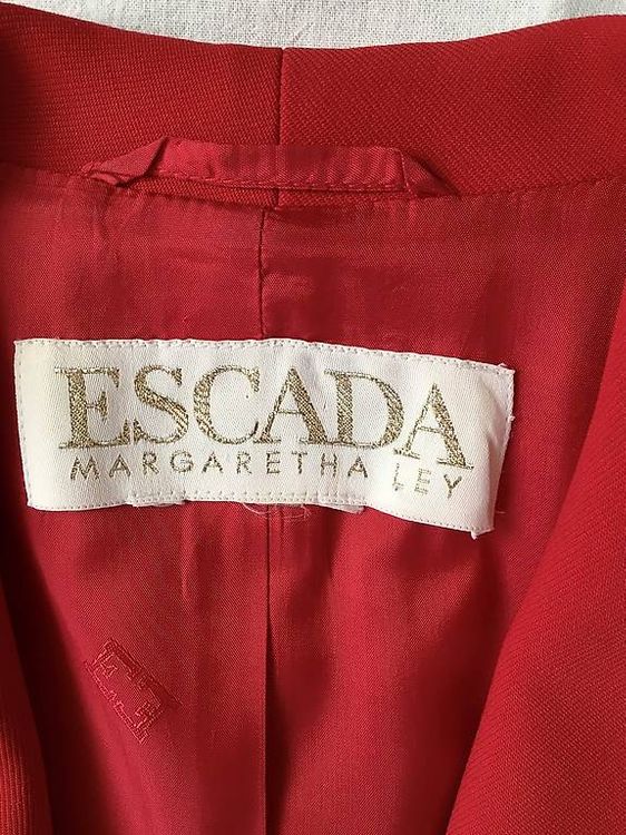 Giacche: A vendre veste Escada vintage – Usato da Montreux venduto da flo_j5cb 1
