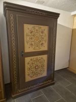 Bemahlter Schrank