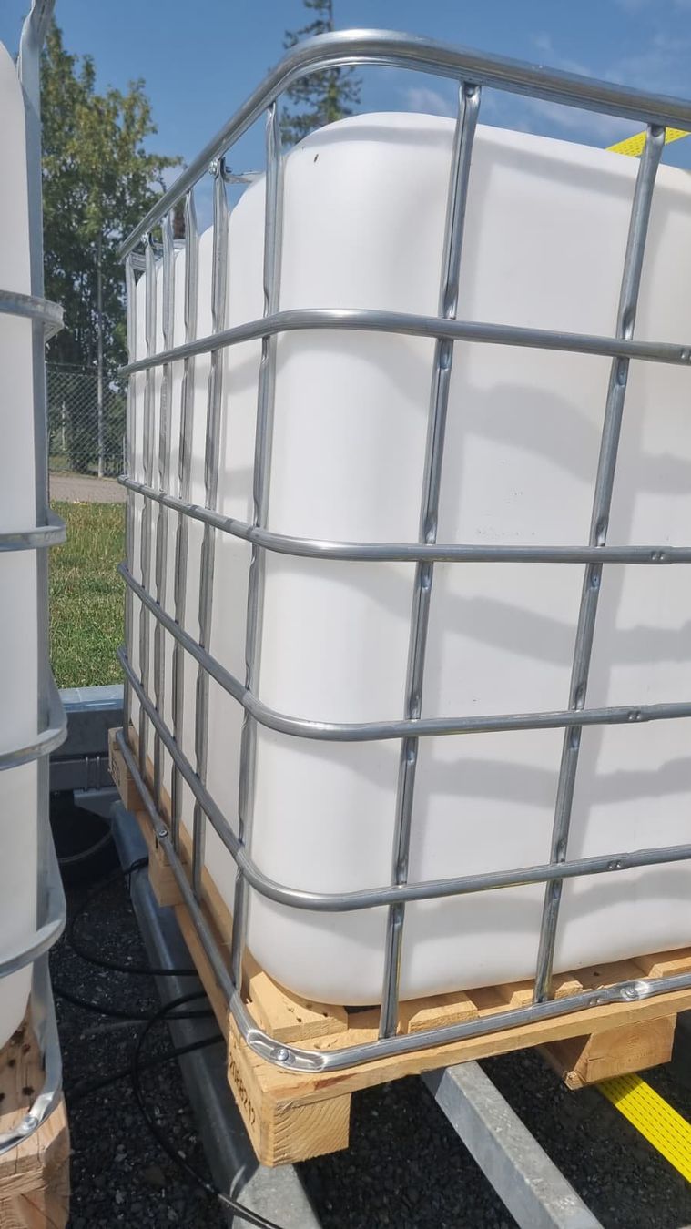 Tränken & Tröge: 4 IBC Wassertank 1000l Wasserbehälter Regenwassertank Garten – Gebraucht aus Wettingen von ray_boccia 2