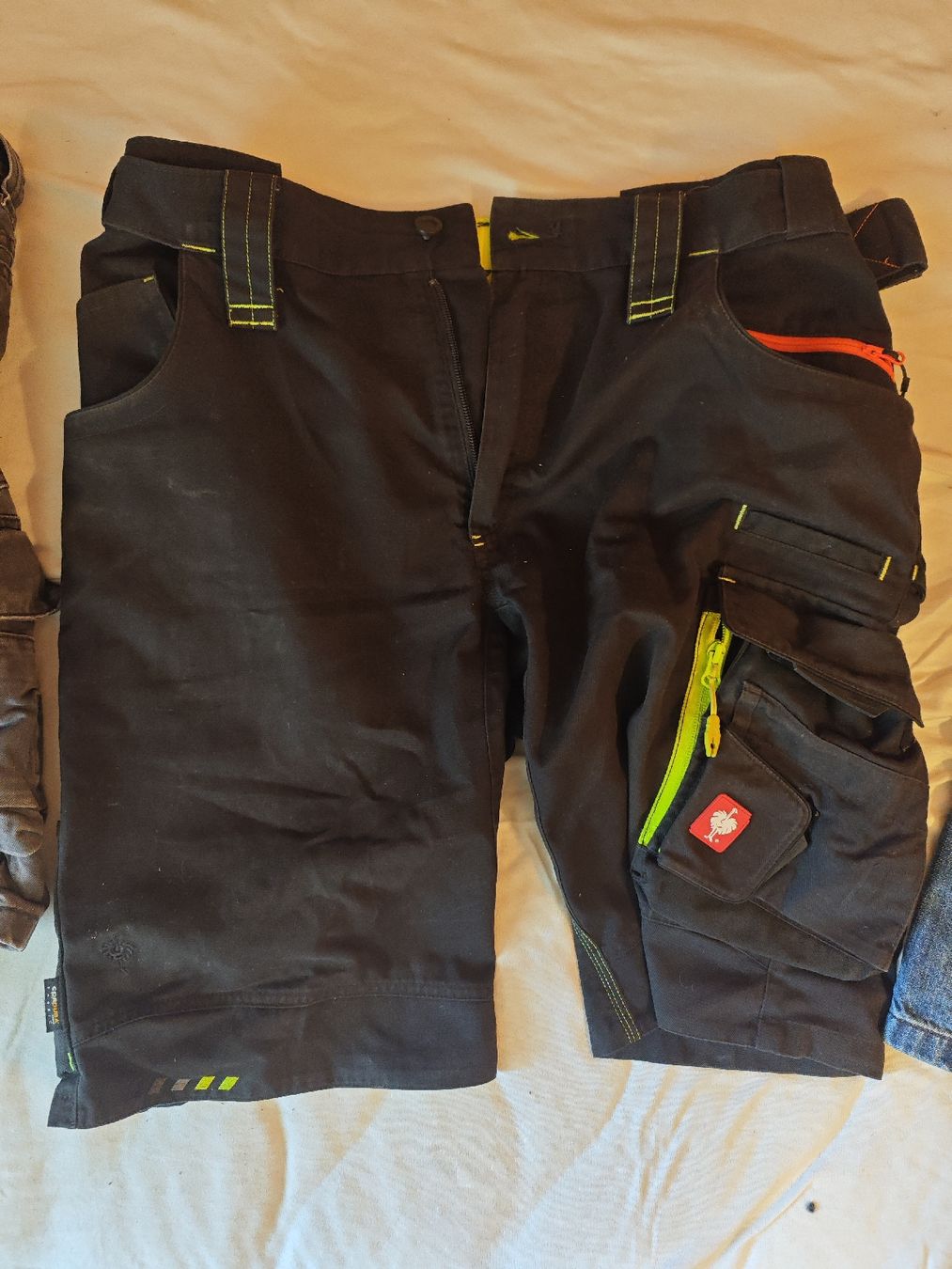 Engelbert Strauss Hosen: 3 Engelbert Strauss Hosen kurz EU 52 – Gebraucht aus Meisterschwanden von inf_g5py 2
