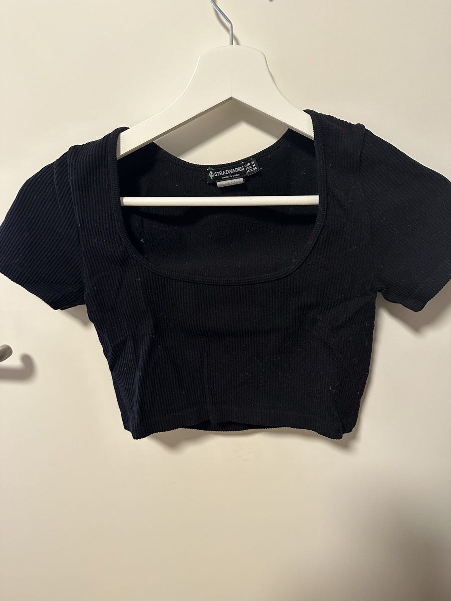 Stradivarius T-Shirts: Schwarzes Crop Top Stradivarius Gr. M – Gebraucht aus Reinach BL von Alles_muss_weg00