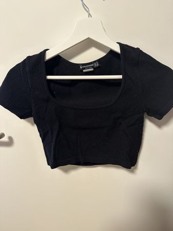 Schwarzes Crop Top Stradivarius Gr. M