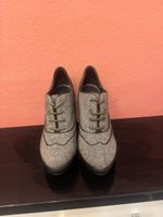 Hohe geschlossene heels von cafenoir