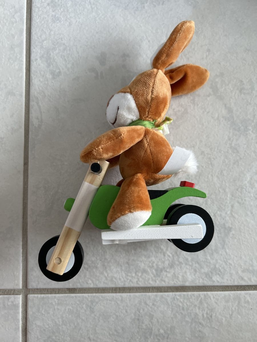 Spielzeuge: Hase auf Motorrad – Gebraucht aus Lostorf von Venice16