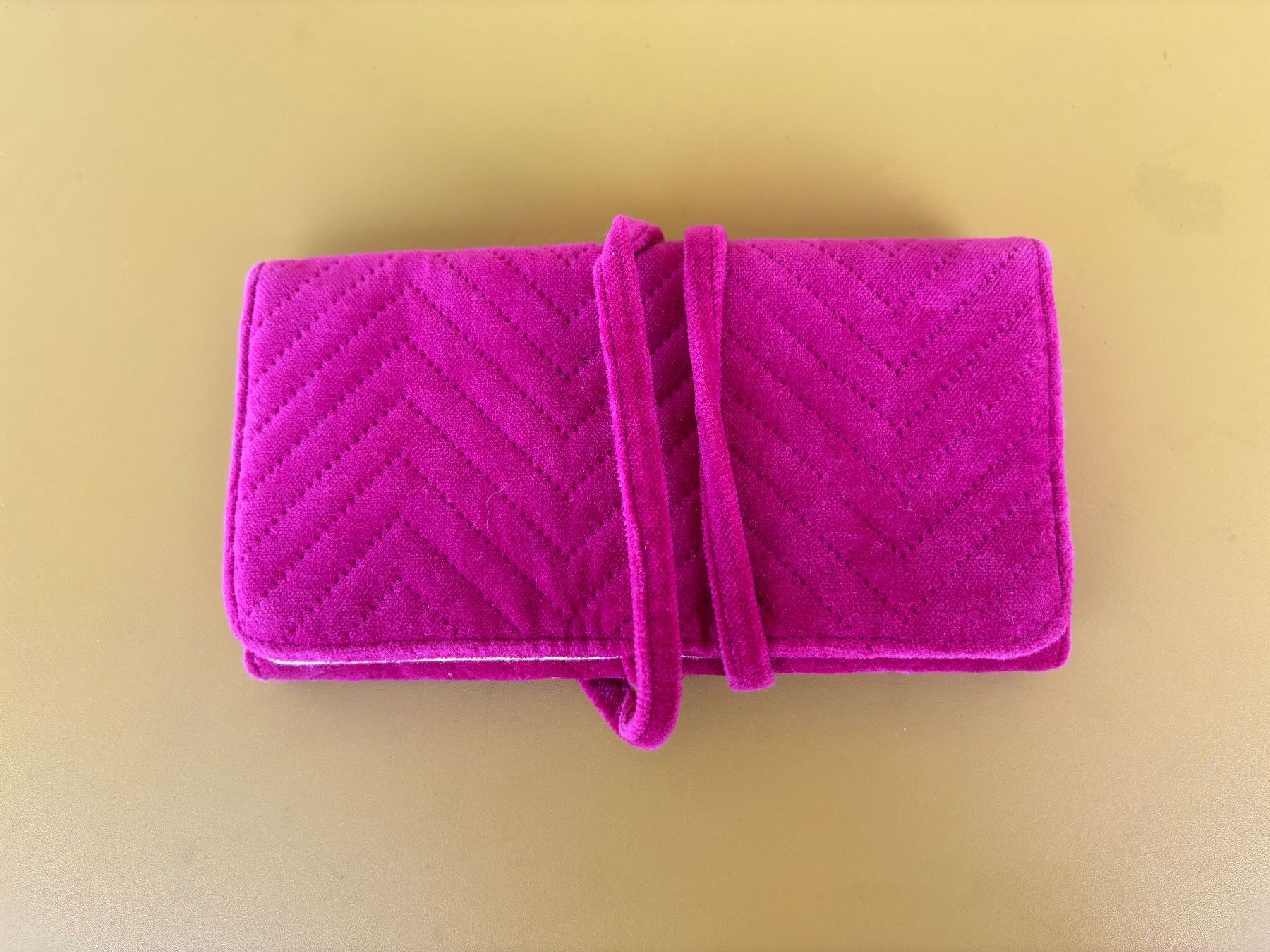Sezane Sacs: SEZANE Schmuck Täschchen pinker Samt – D'occasion à Zürich par missmodernage 1