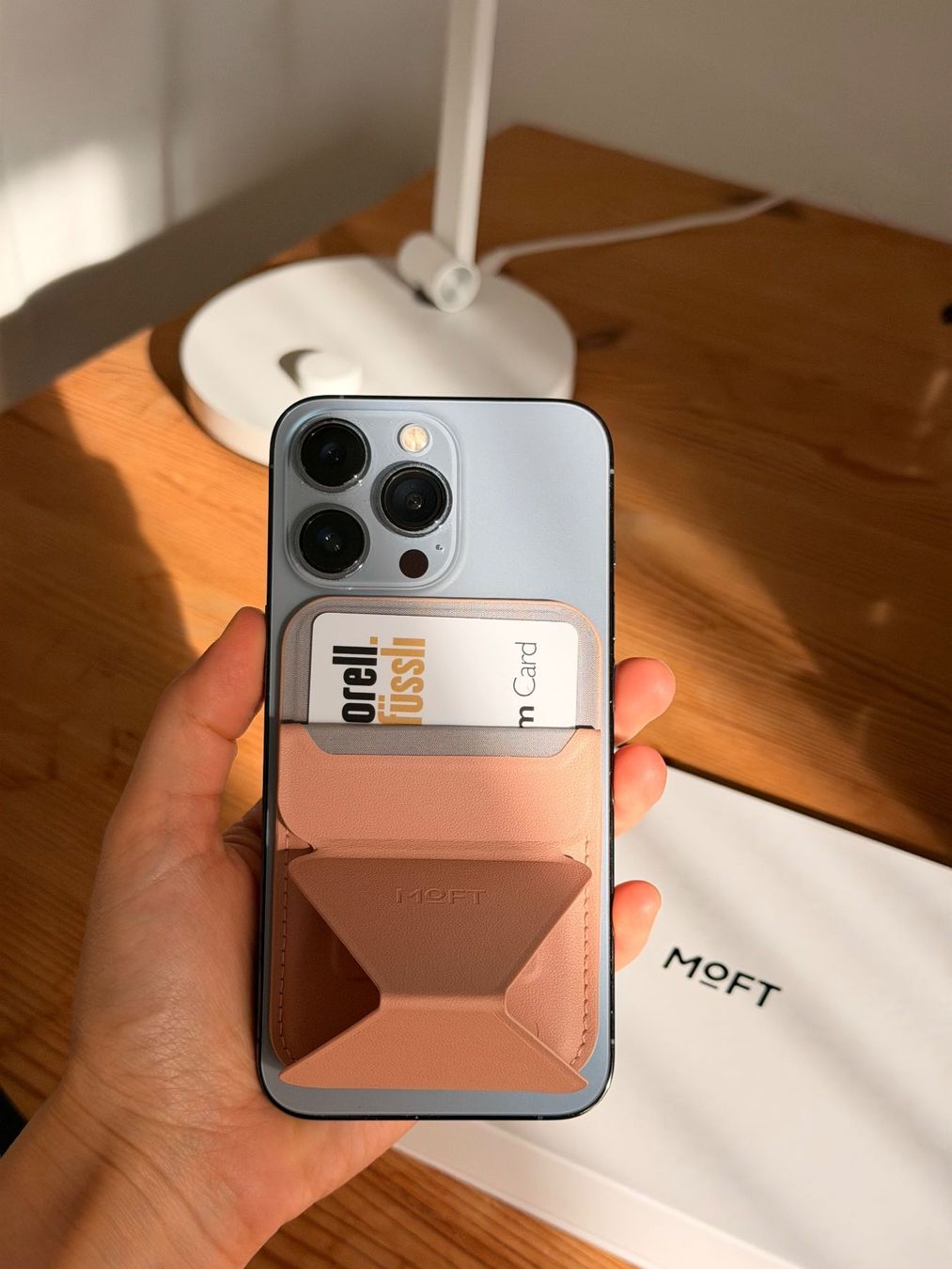 Altro in Decorazioni & Accessori: Support magnétique MOFT SNAP STAND&WALLET rose – Nuovo e nell'imballaggio originale da Delémont venduto da sem.ch