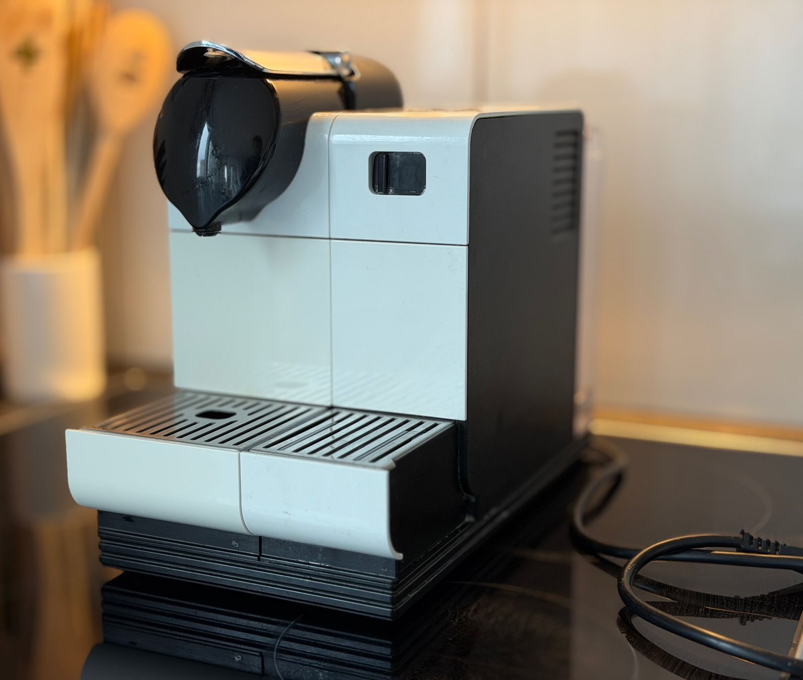 Nespresso Macchine per caffè & Macchine per espresso: Nespresso Kaffeemaschine – Usato da Zürich venduto da poliveira