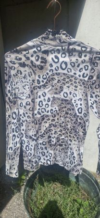 ZAIDA Pullover Langarm Leo Print Kragen Rüschen Grösse M
