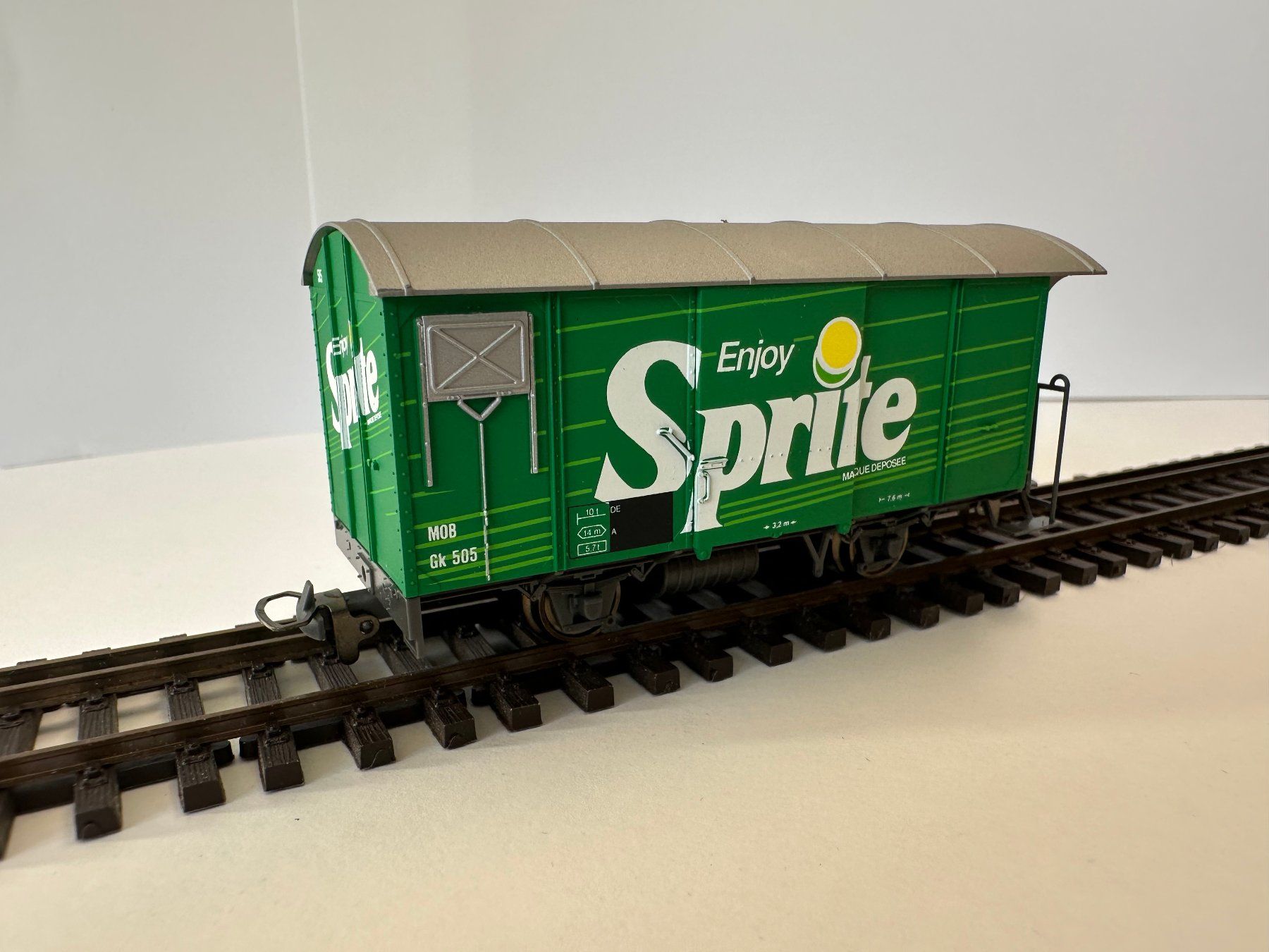 Bemo Trains électriques: Bemo - MOB Gk 505 - Gedeckter Güterwagen "Sprite" – Neuf avec emballage d'origine à Domat/Ems par mmx4001 1
