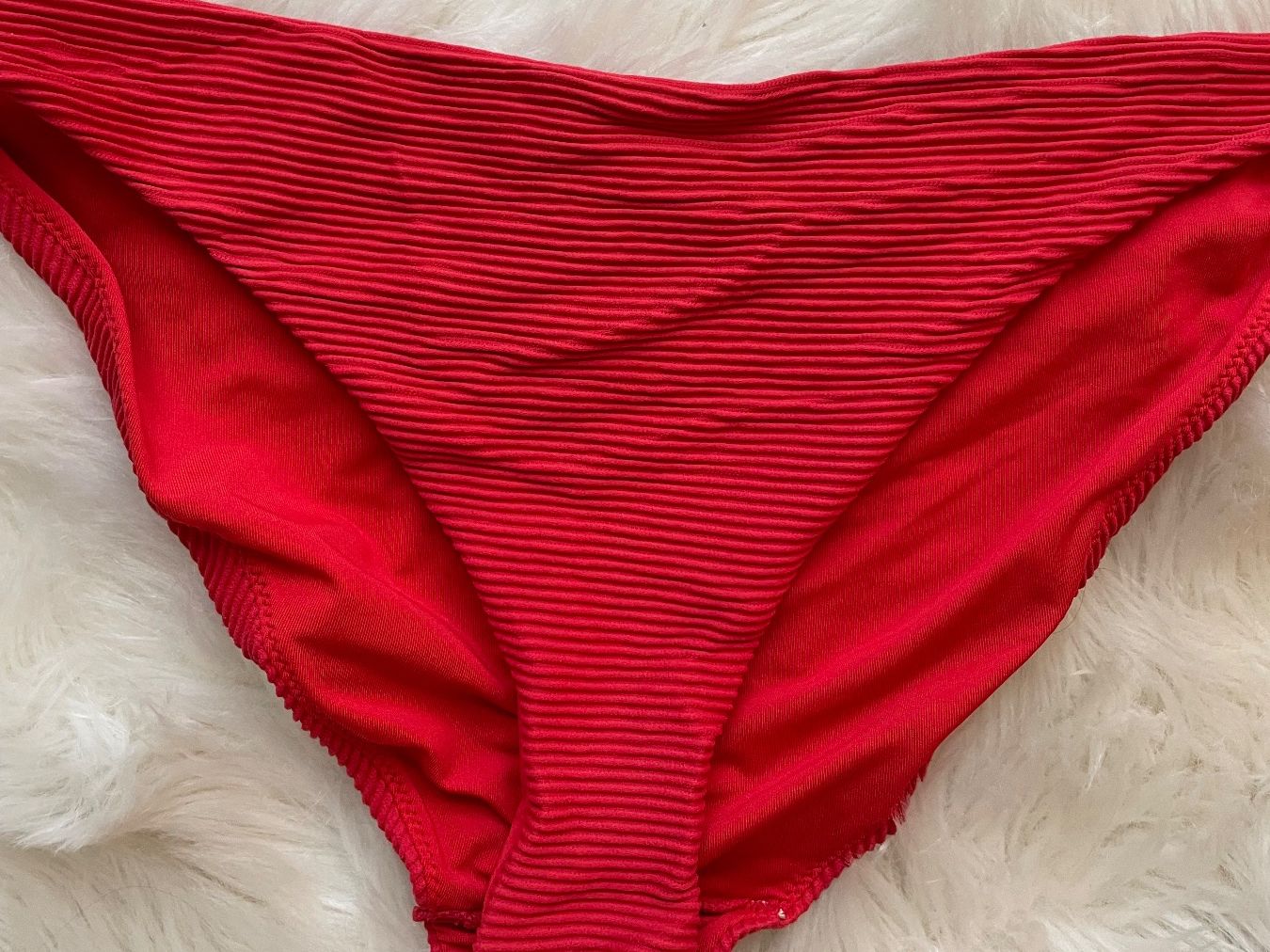 Badekleider & Bikinis: Rote Sommer Bikinihose, gr s – Gebraucht aus Dübendorf von ja-m