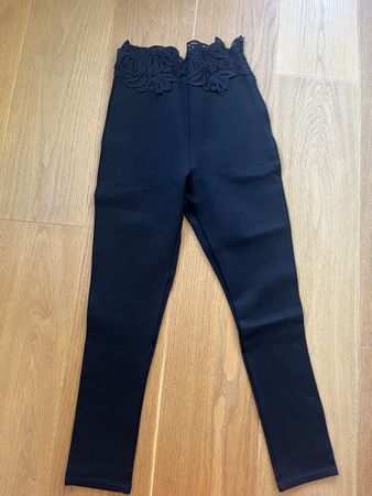 Zara Hose mit Spitze, Grösse S, neuwertig!