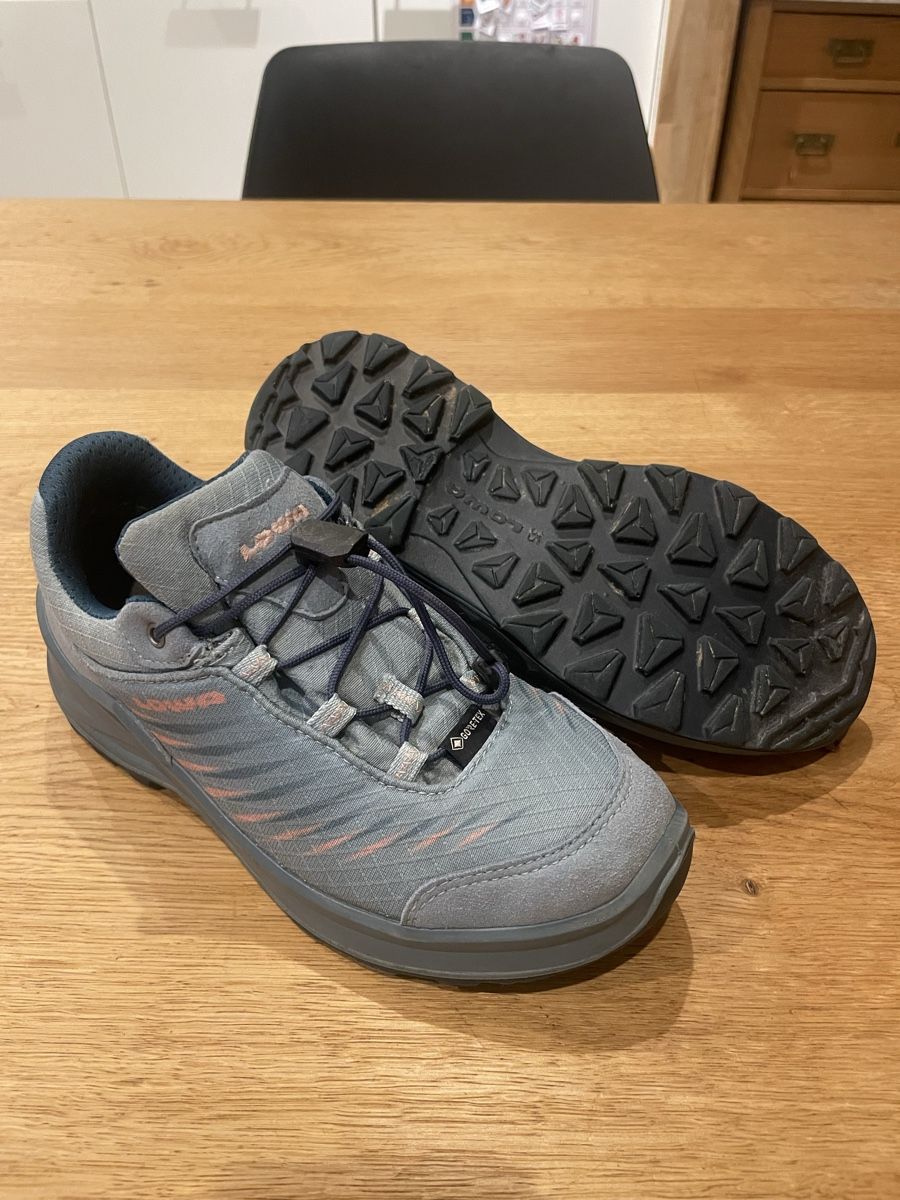 Lowa Scarpe per ragazze: Lowa Zirrox gr. 35 Trekkingschuhe – Usato da Recherswil venduto da grafics
