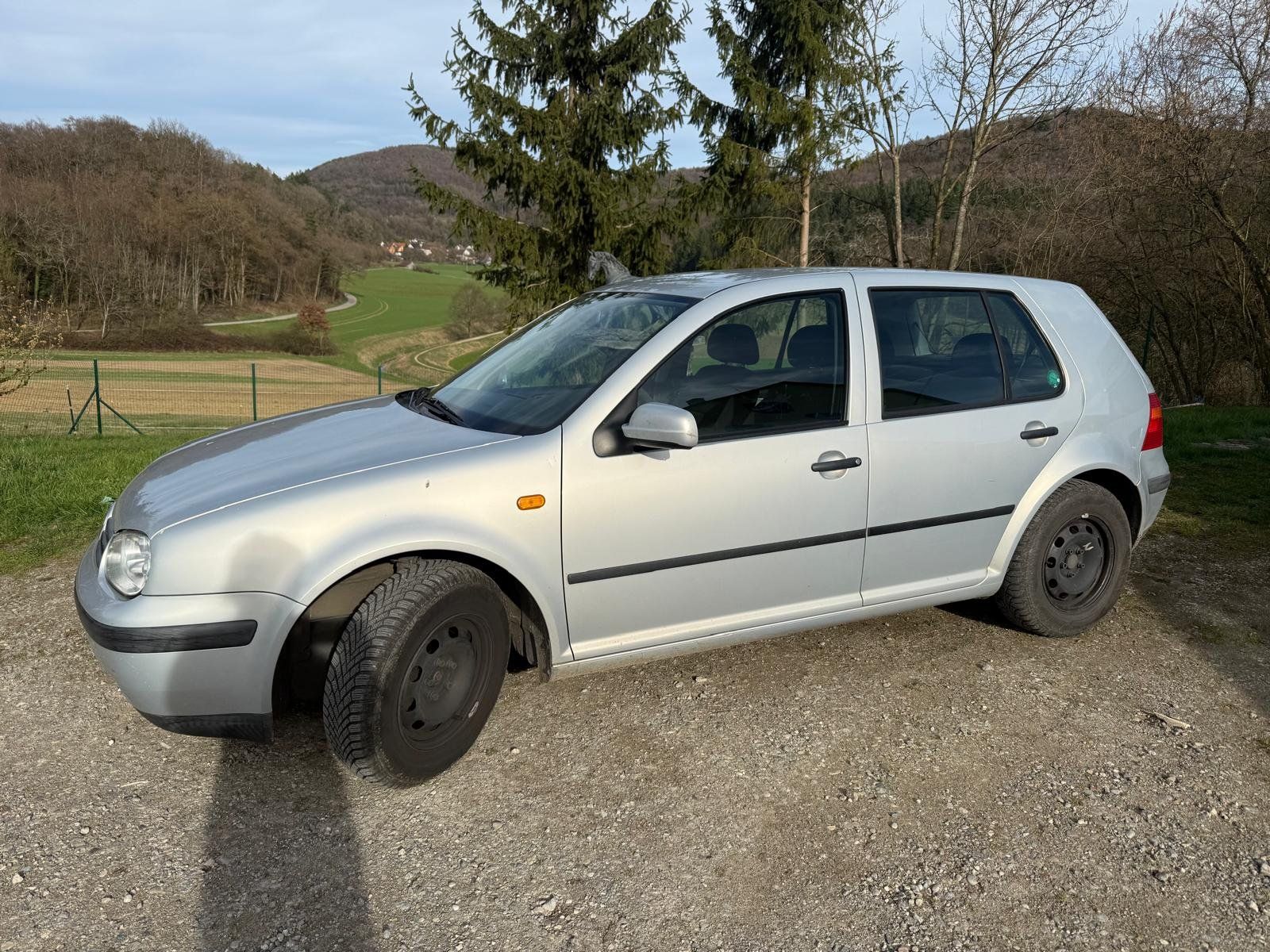 VW Automobili: VW Golf 1.6 Trendline – Usato da Brugg AG venduto da olegona77
