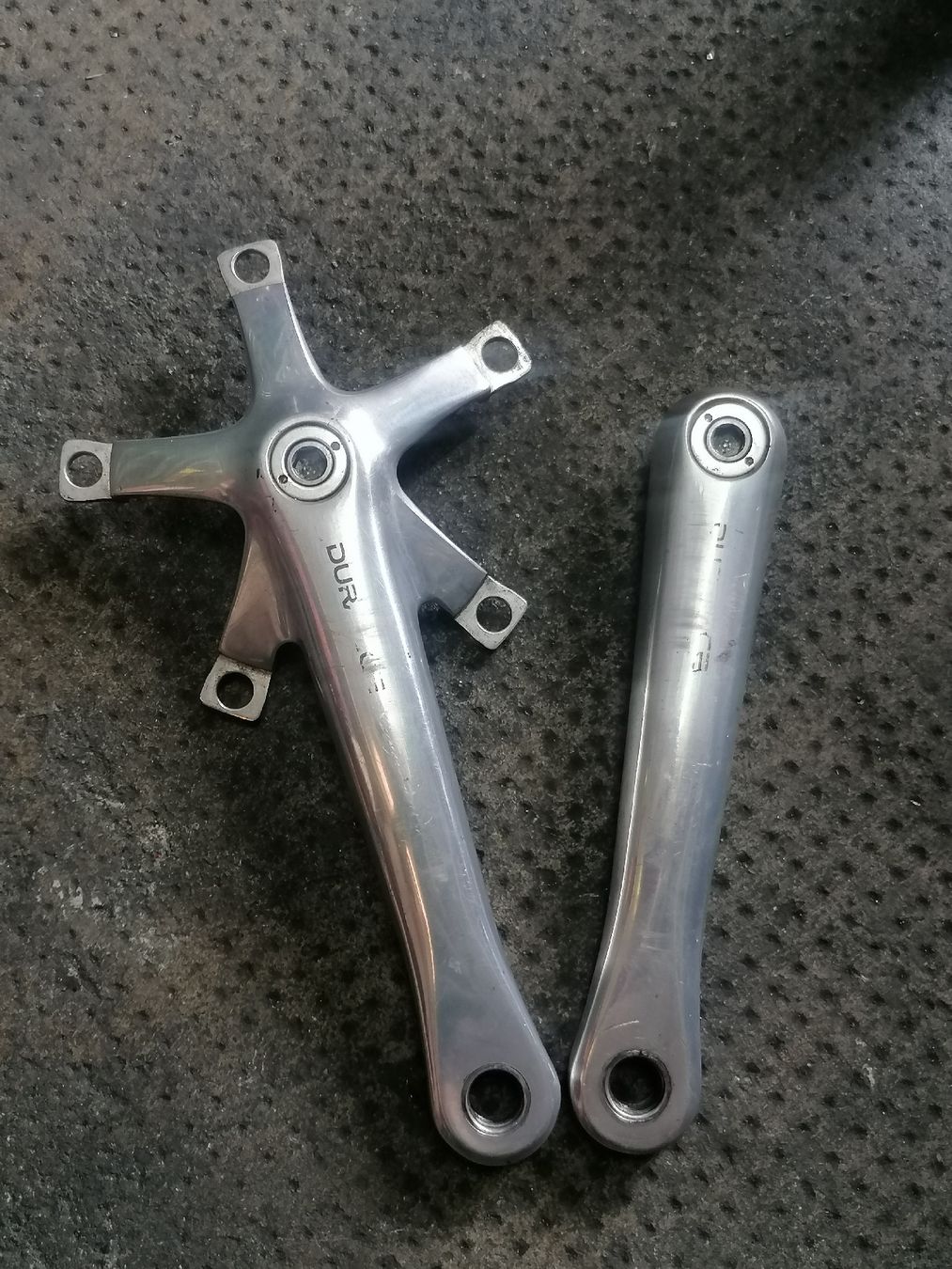 Shimano Pezzi di ricambio: Dura-Ace Kurbel octalink  – Usato da Lausanne venduto da Frankenstein