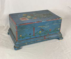 Coffret ancien en bois peint à la main vers 1900