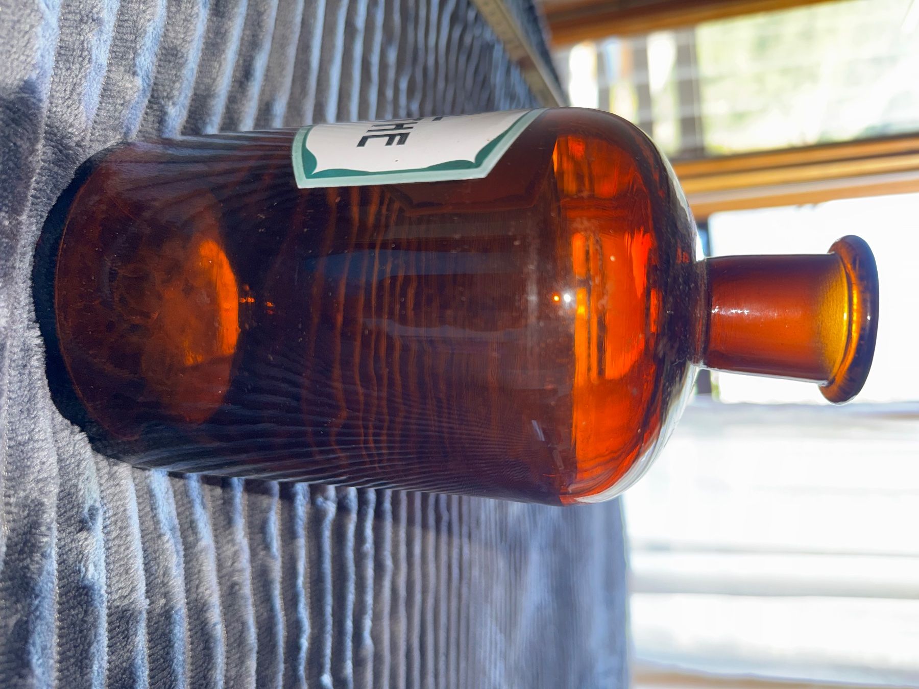 Bottiglie: Bouteille ancienne Alcool de Menthe ambre vide 20cm – Usato da Ovronnaz venduto da Etagne68 2