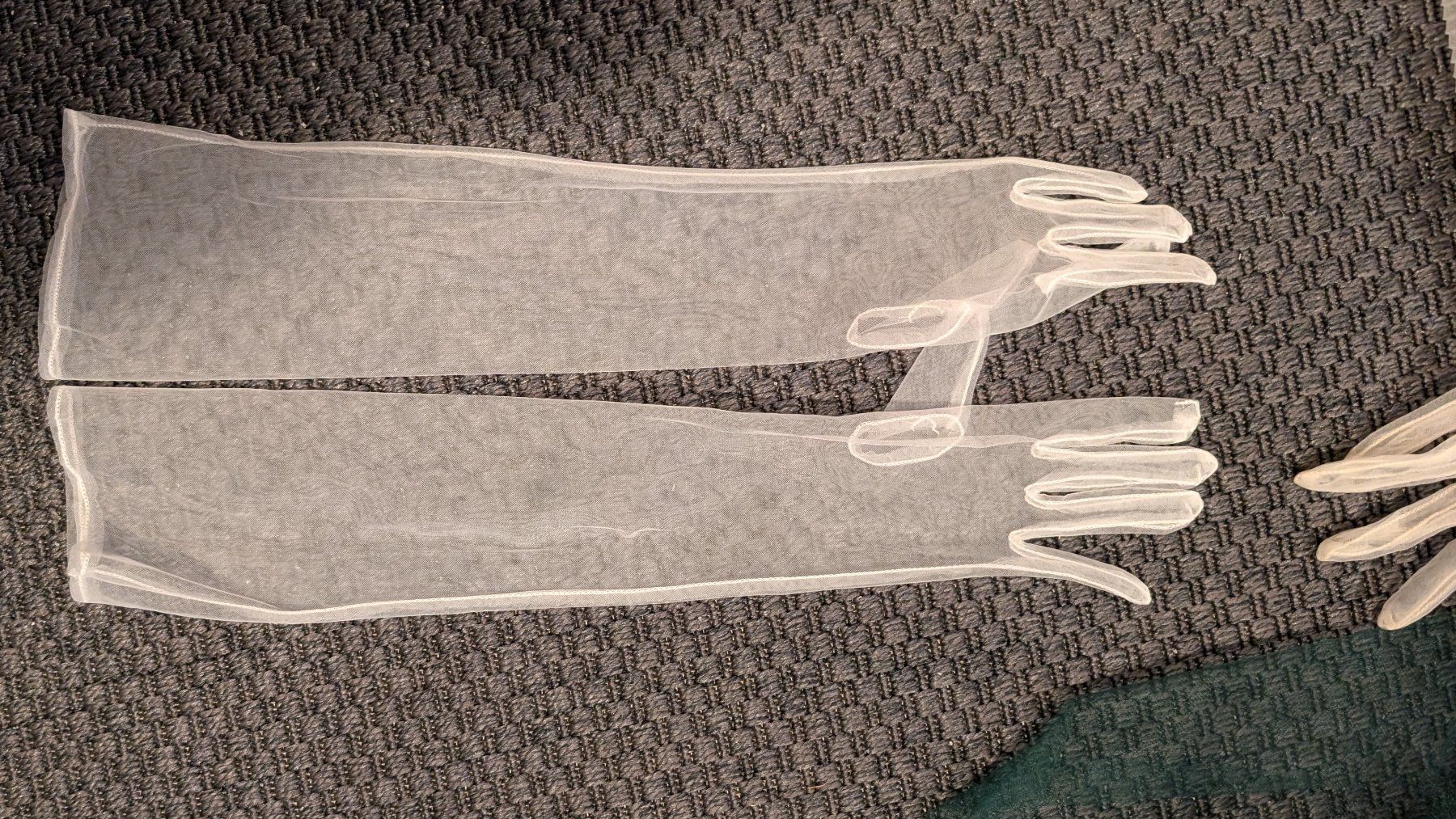Handschuhe & Handstulpen: Weisse Langarmhandschuhe – Neu (gemäss Beschreibung) aus Villnachern von MiniMouse2