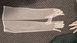 Weisse Langarmhandschuhe