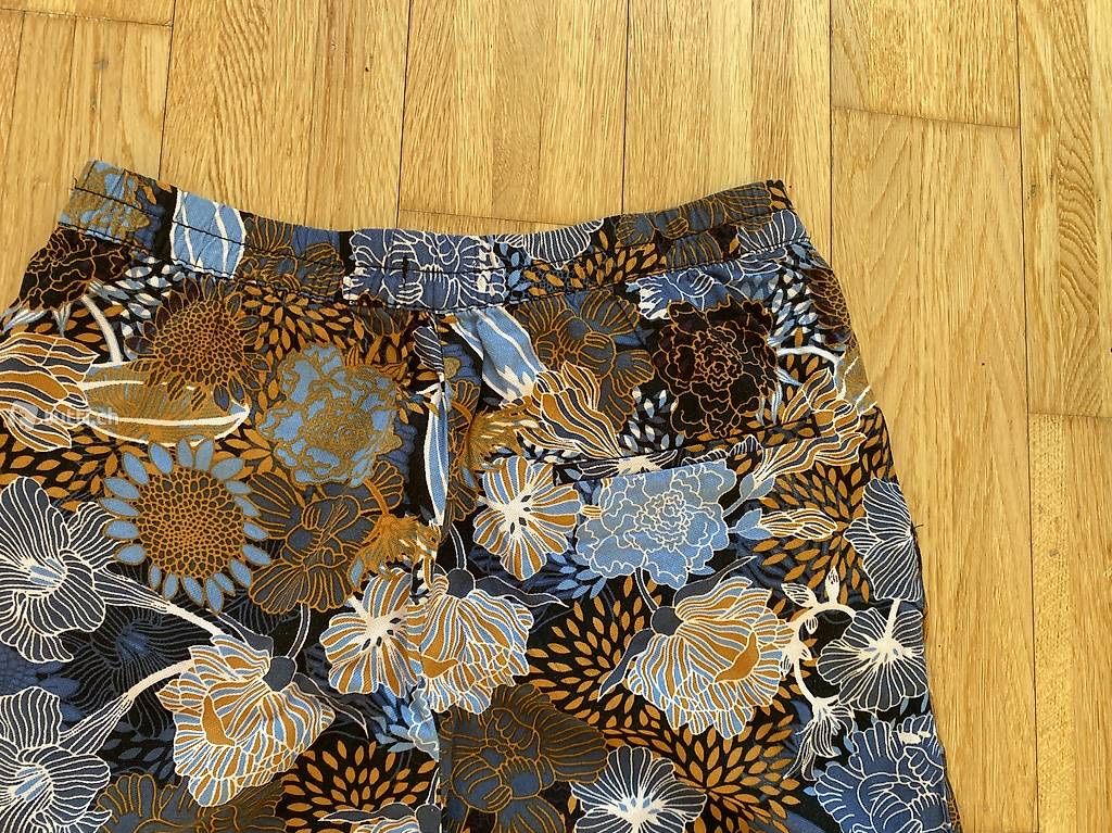 Pantaloni: Hosen – Usato da Luzern venduto da oli_6x2r 1