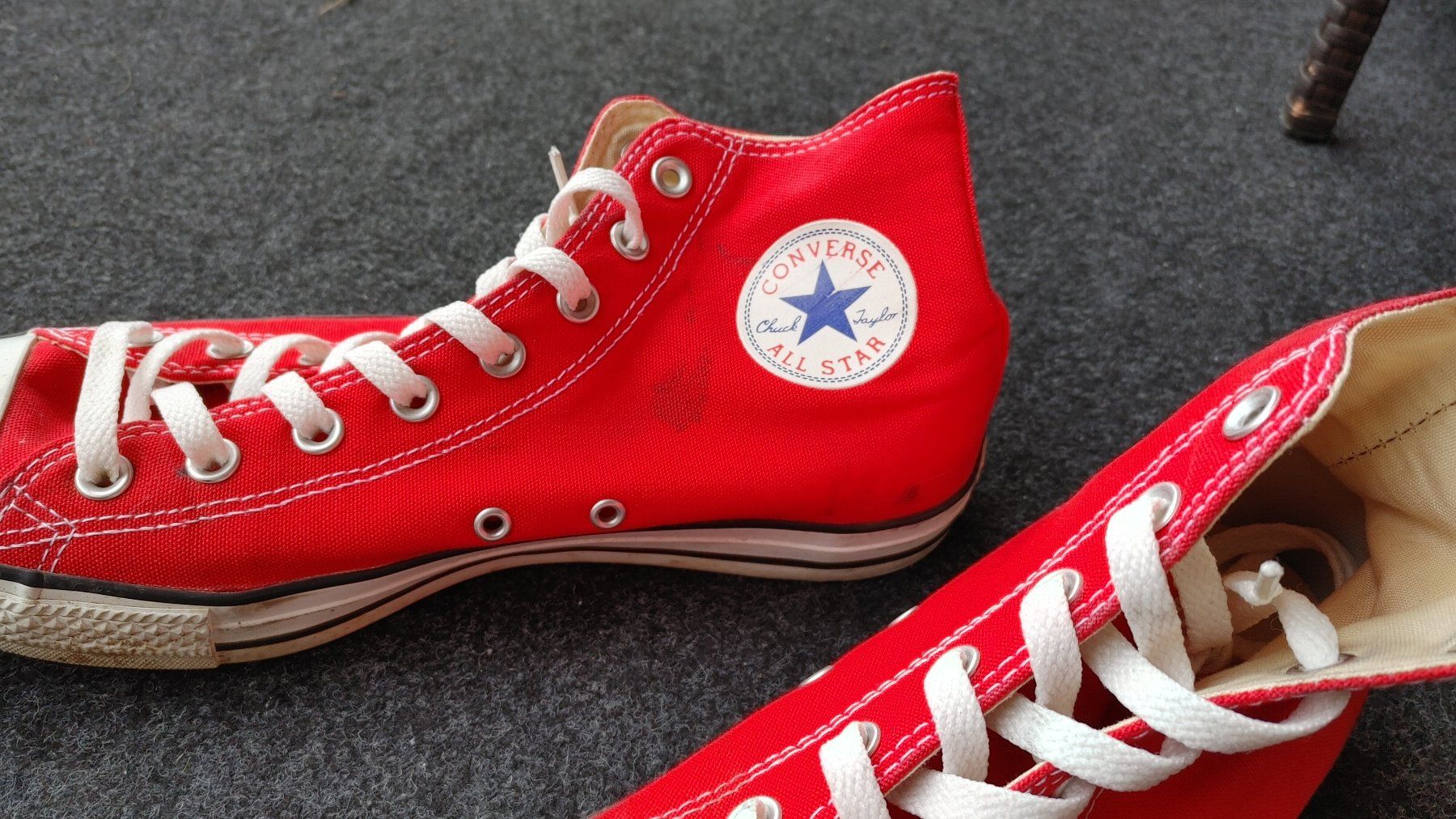 Converse Scarpe da uomo: Converse Chucks Rot 44 – Usato da Hittnau venduto da Kulturhaus 1
